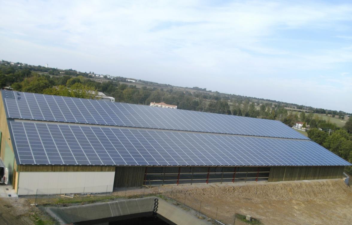 Stabulation avec pnx photovoltaïques (2010) 2 300 m² - La Petite Boissière (79) | 