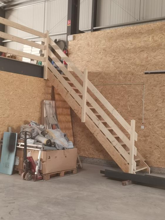 Solivage et escalier (2022) - bâtiment artisanal Mortagne sur Sèvre (85) | 